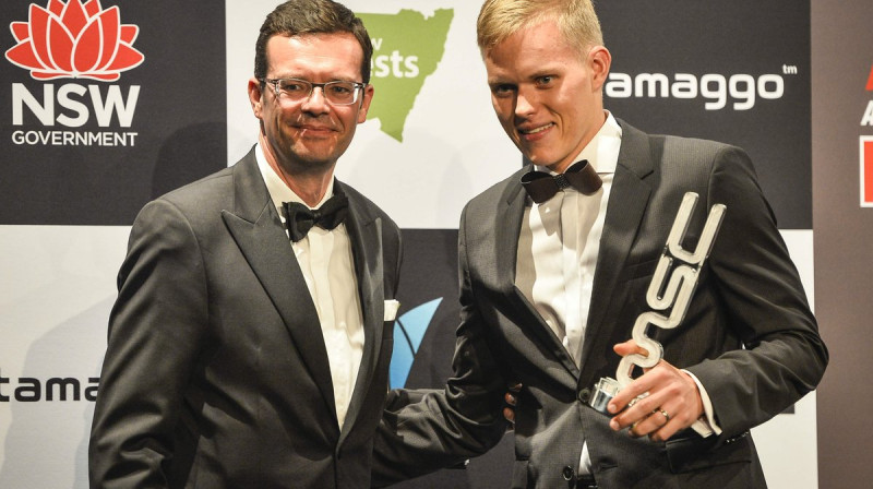 Ots Tanaks saņem balvu
Foto: wrc.com