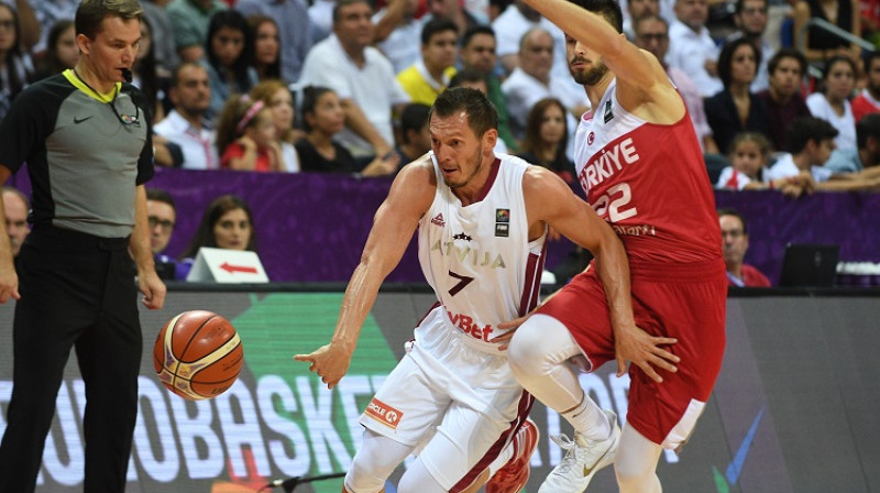 Jānis Blūms spēlē pret Turciju
Foto: Romāns Kokšarovs, f64