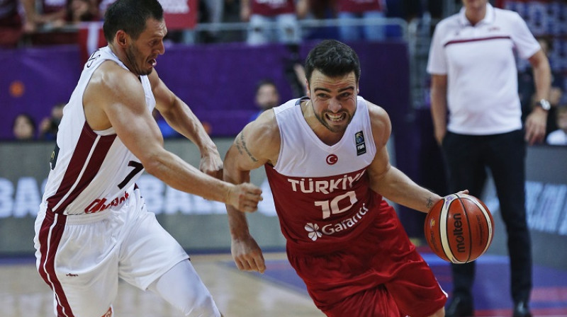 Melihs Mahmutolu: 16 punkti trešajā ceturtdaļā
Foto: AP/Scanpix