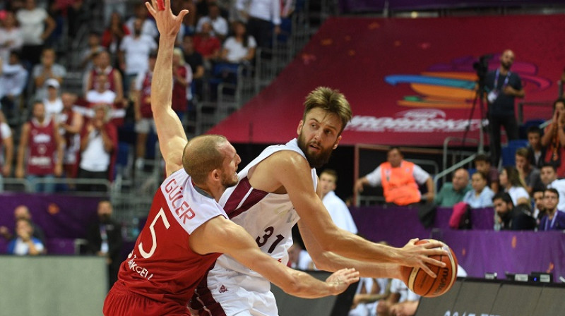 Žanis Peiners spēlē pret Turciju
Foto: Romāns Kokšarovs, f64