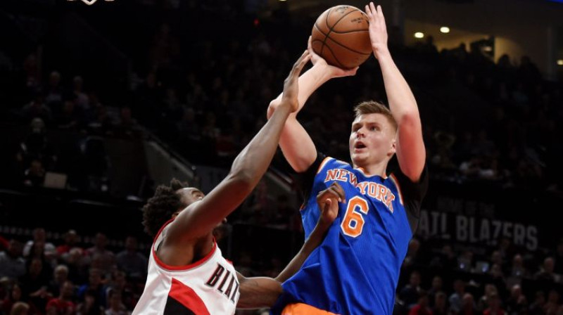 Kristaps Porziņģis pret Alu Faruku Aminu, kurš šonakt gan nespēlēs
Foto:USA Today Sports/Scanpix