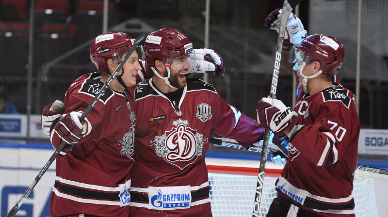 No kreisās: Guntis Galviņš, Lauris Dārziņš, Miks Indrašis
Foto: Romāns Kokšarovs/f64