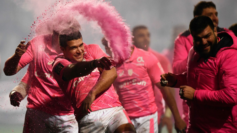 "Stade Francais" regbisti pēc uzvaras pār "Racing 92"
Foto: AFP/Scanpix