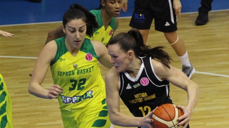 Anete Šteinberga un Jeļena Milovanoviča
Foto: FIBA