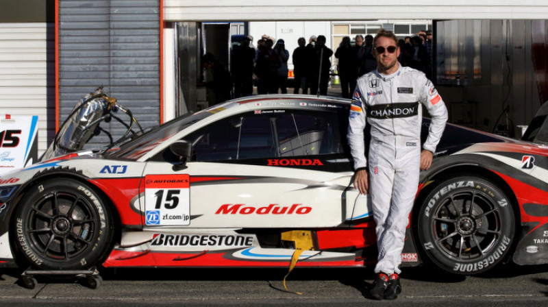 Džensons Batons un "Super GT" sacīkšu auto
Foto: grandprix247.com