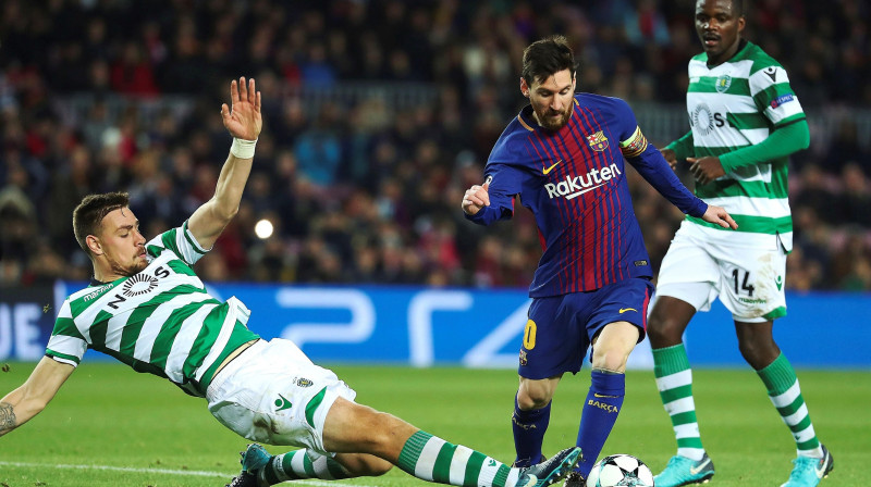 Lionels Mesi (Barcelona) laužas Lisabonas "Sporting" soda laukumā
Foto: Alejandro Garcia/EPA/Scanpix