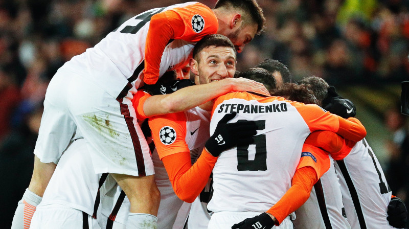 Doņeckas "Shakhtar" futbolisti svin vārtu guvumu spēlē pret Mančestras "City"
Foto: Sergey Dolzhenko/EPA/Scanpix