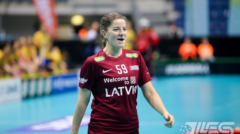 Evelīnai Garbarei tik vērtīgajā cīņā trīs precīzi metieni
Foto: Ritvars Raits, Floorball.lv
