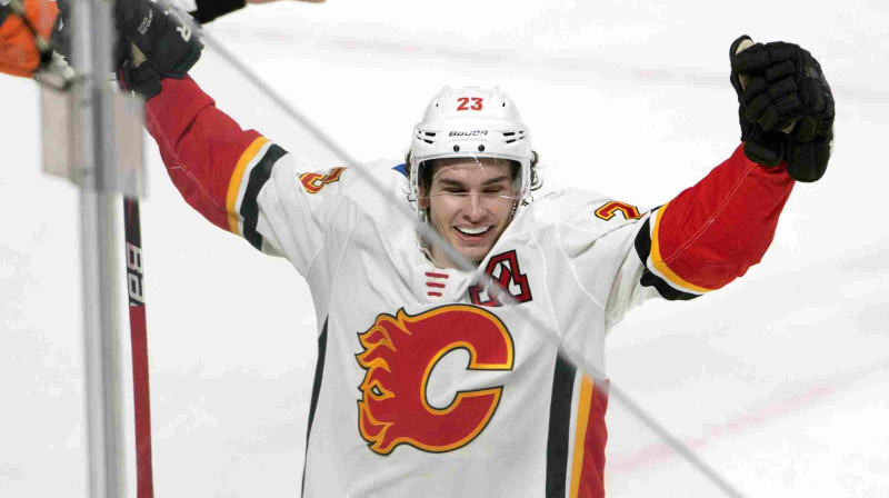"Flames" uzbrucējs Šons Monahans mačā pret "Canadiens" guva 25. uzvaras vārtus karjerā
Foto: USA Sports Today/Scanpix