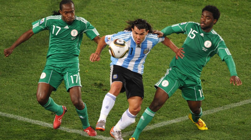 Epizode no Argentīnas un Nigērijas mača PK2010, kad argentīniešus vadīja Djego Maradona - abas šīs izlases tikās arī PK2014 un tiksies arī PK2018...
Foto: AFP/Scanpix