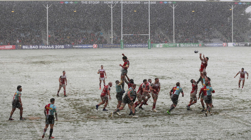 Epizode no "Harlequins" un Ulsteras komandas cīņas.
Foto: AFP/Scanpix