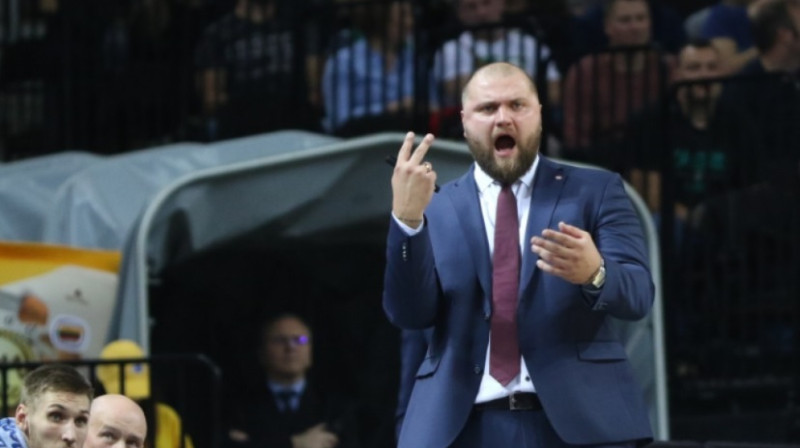 Ar vārdiem Artūrs Štālbergs no darba atbrīvots jau divreiz, oficiāli - vēl nevienu. 
Foto: lkl.lt