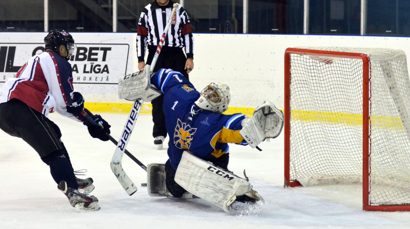 Fragments no spēles starp "Prizmu" un "Rīgu"
Foto: Jekaterina Urošļeva