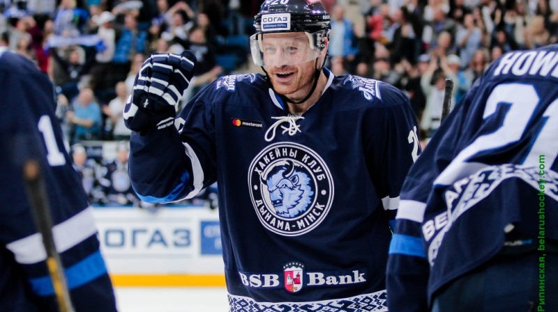 Minskas "Dinamo" uzbrucējs Džefs Skilijs atzīmējās ar vārtu guvumu un realizēto pēcspēles metienu
Foto: www.belarushockey.com
