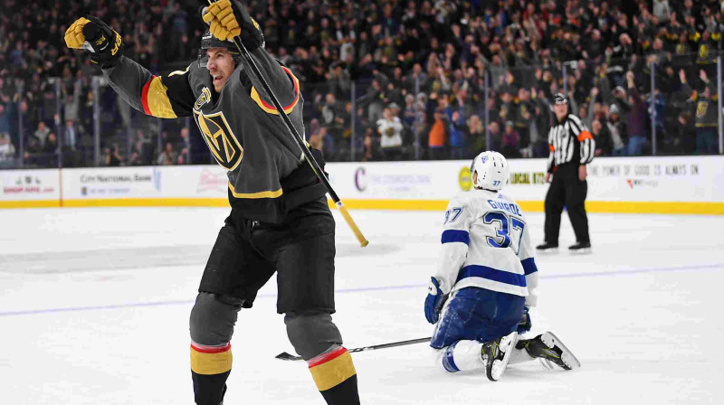 Aizsargs Šo Teodors guva uzvaras vārtus trīs sekundes līdz mača pamatlaika beigam
Foto: USA Today Sports/Scanpix