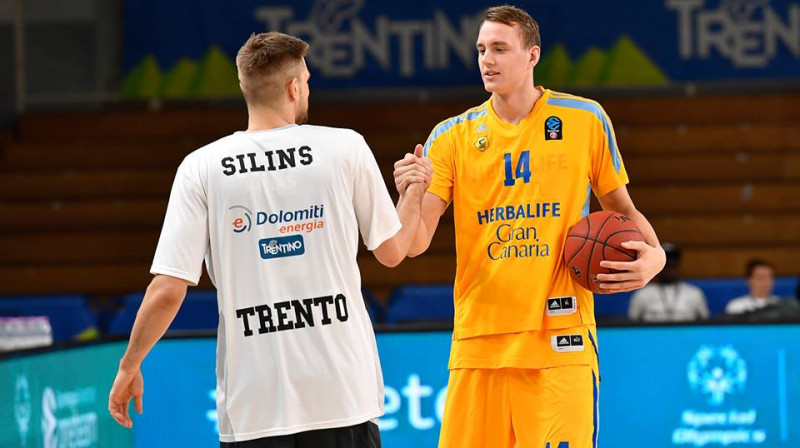 Ojārs Siliņš un Anžejs Pasečņiks - abi spēlēs arī Top16 turnīrā  
Foto: Aquila Basket Trento