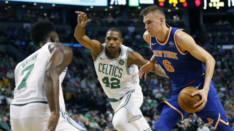 Kristaps Porziņģis pret Džeilenu Braunu un Elu Horfordu
Foto: AP/Scanpix