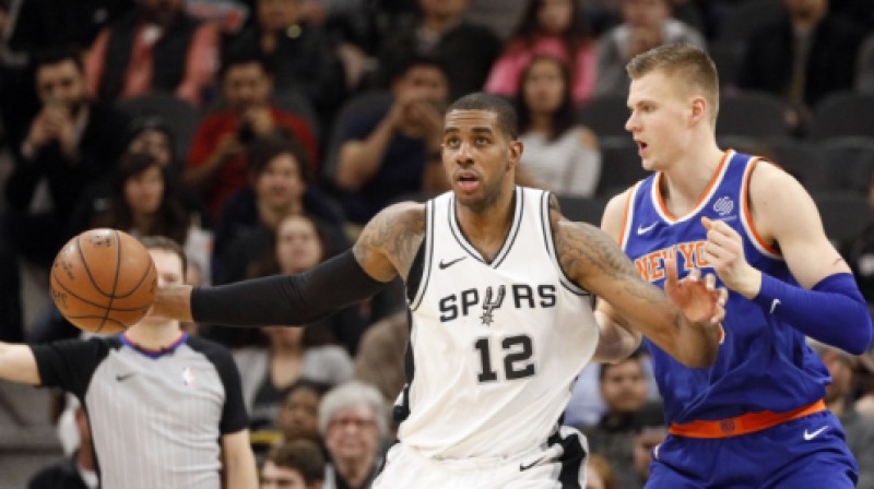 Kristaps Porziņģis pret Lamarkusu Oldridžu
Foto: USA Today Sports/Scanpix