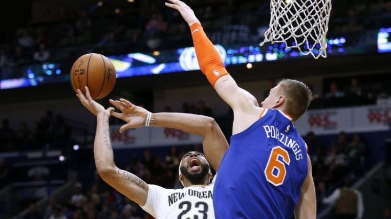 Kristaps Porziņģis pret Entoniju Deivisu
Foto: AP/Scanpix