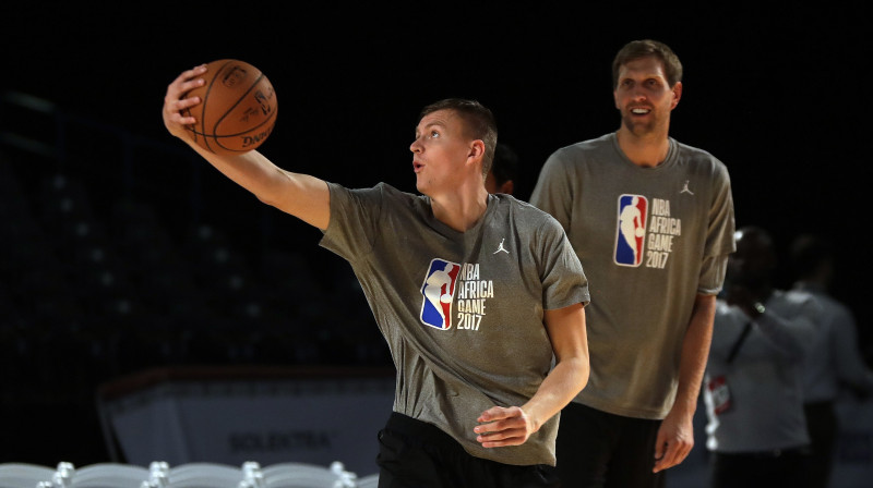 Kristaps Porziņģis un Dirks Novickis 
Foto: AP / Scanpix
