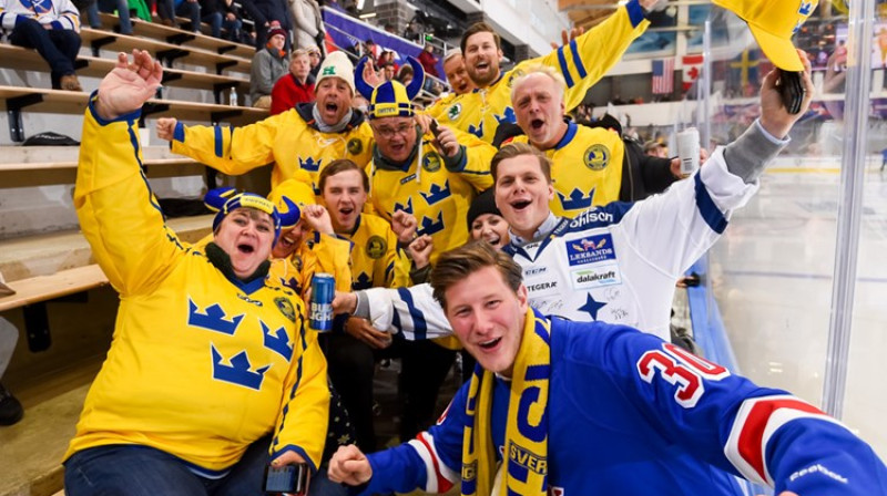 Zviedrijas līdzjutējiem šovakar bija jāuztraucas par spēles iznākumu
Foto: IIHF