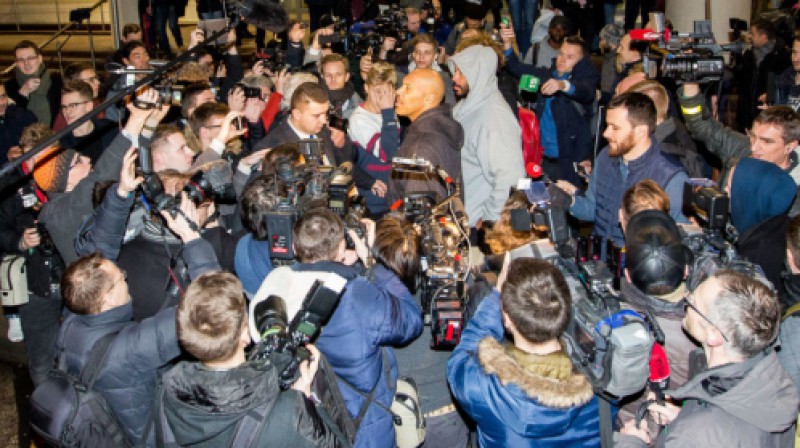 Lavārs Bols žurnālistu ielenkumā
Foto: 15min.lt