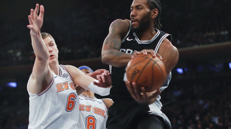 Kristaps Porziņģis aizsardzībā
Foto: AP/Scanpix