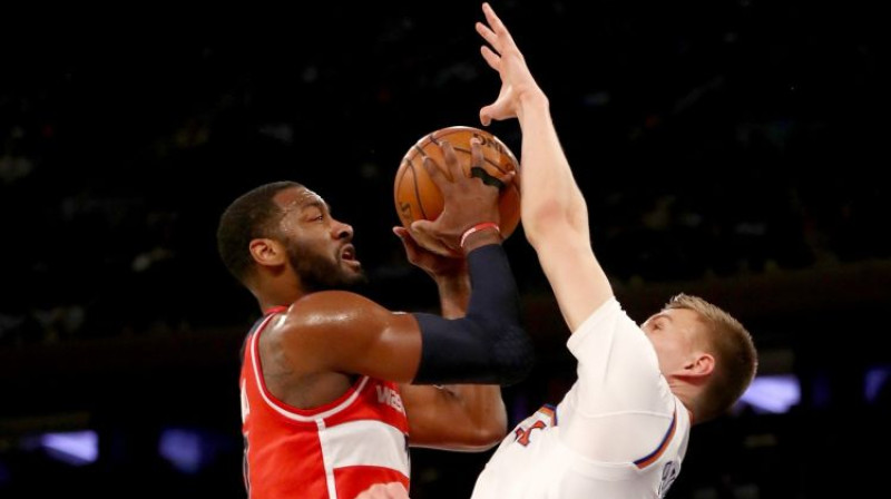 Džons Vols un Kristaps Porziņģis
Foto: AFP/Scanpix