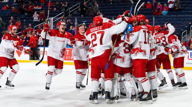 Dānijas U20 izlases prieki pēc uzvaras pār Baltkrievijas vienaudžiem
Foto: IIHF