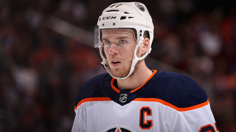 "Oilers" kapteinis Konors Makdeivids otro sezonu pēc kārtas sasniedz 100 punktu atzīmi
Foto: AFP/Scanpix