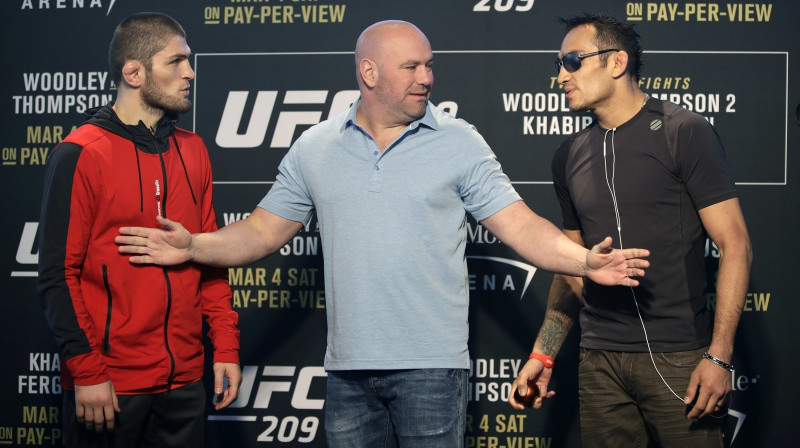 Habibs Nurmagomedovs, UFC prezidents Deina Vaits un Tonijs Fergusons
Foto: AP/Scanpix