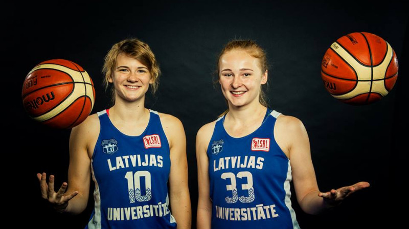 LU spēlētājas Alise Bruzinska un Ieva Jundase
Foto: Renārs Koris