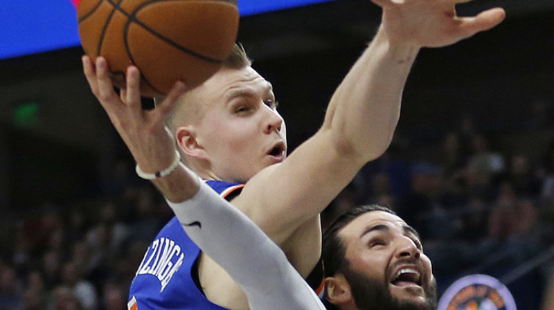 Kristaps Porziņģis aizsardzībā pret Rikiju Rubio
Foto: AP/Scanpix