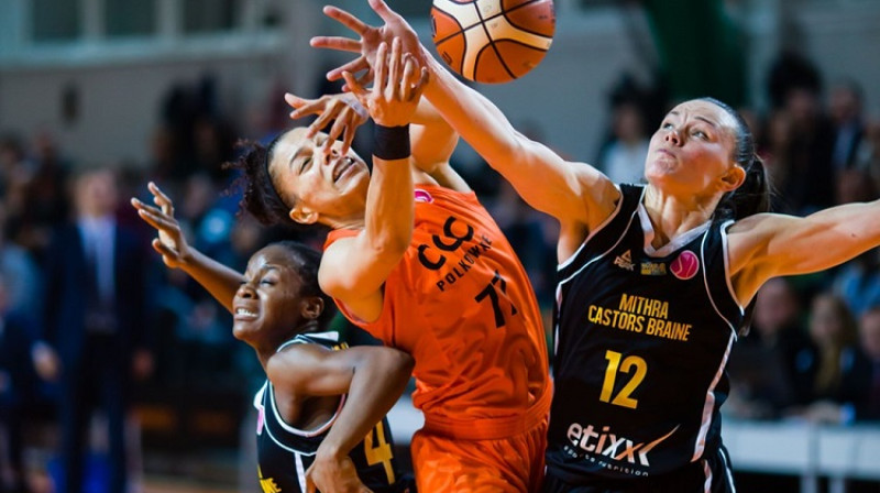 Anete Šteinberga cīņā ar Elišu Klārku
Foto: FIBA
