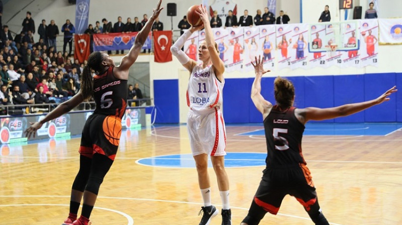 Aija Putniņa spēlē pret "Charleville"
Foto: FIBA