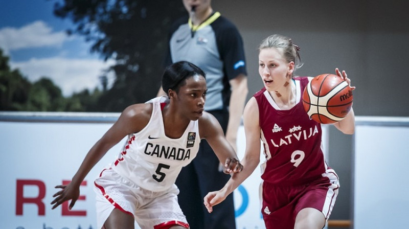 Dinija Pāvelsone spēlē pret Kanādu
Foto: FIBA