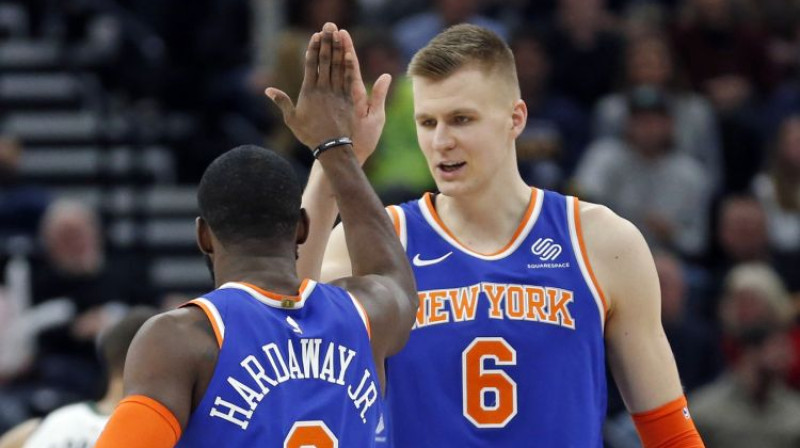Kristaps Porziņģis un Tims Hārdevejs
Foto: AP/Scanpix
