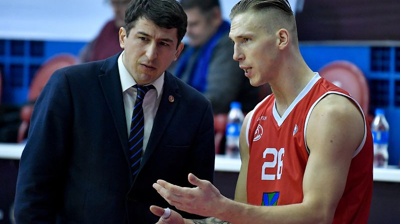 Artjoms Butjankovs (pa labi) 
Foto: spartakbasket.ru