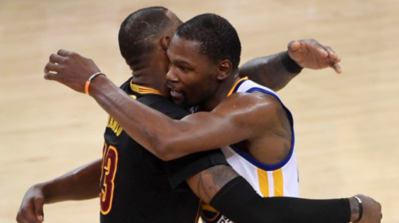 Lebrons Džeimss un Kevins Durents
Foto: USA Today Sports/Scanpix