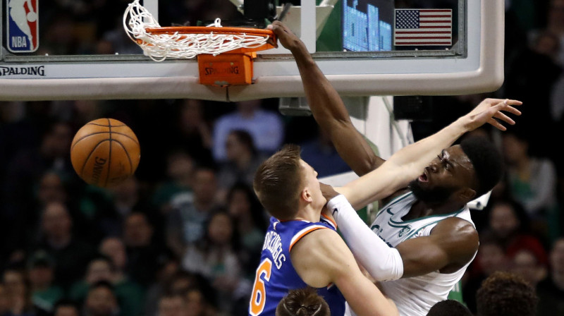 Kristaps Porziņģis pret Džeilīnu Braunu
Foto: USA Today Sports