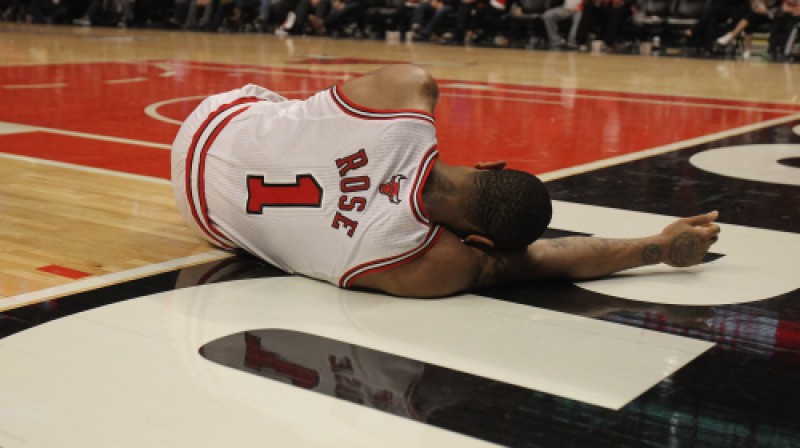 Deriks Rouzs, pa karjeras kāpnēm slīdot arvien zemāk, ir viens no negatīvākajiem piemēriem šajā NBA dekādē
Foto: AFP/Scanpix