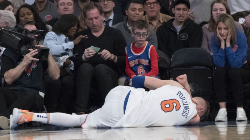 Kristaps Porziņģis mirkli pēc kritiena
Foto: AP/Scanpix