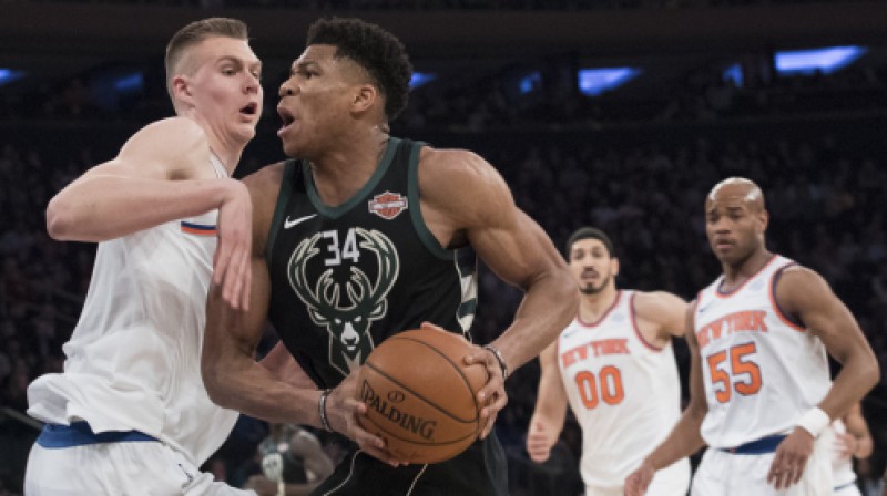 Kristaps Porziņģis pret Janni Adetokunbo
Foto: AP/Scanpix