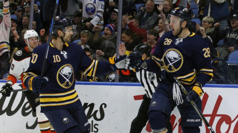 Zemgus Girgensons atzīmē vārtu guvumu
Foto: AP/Scanpix