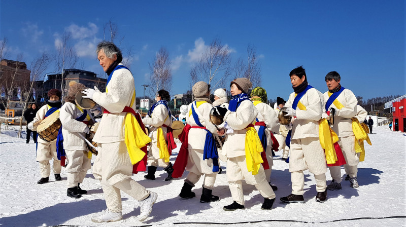 Korejiešu priekšnesums Phjončhanas "Olympic Plaza"
Foto: Rolands Norietis