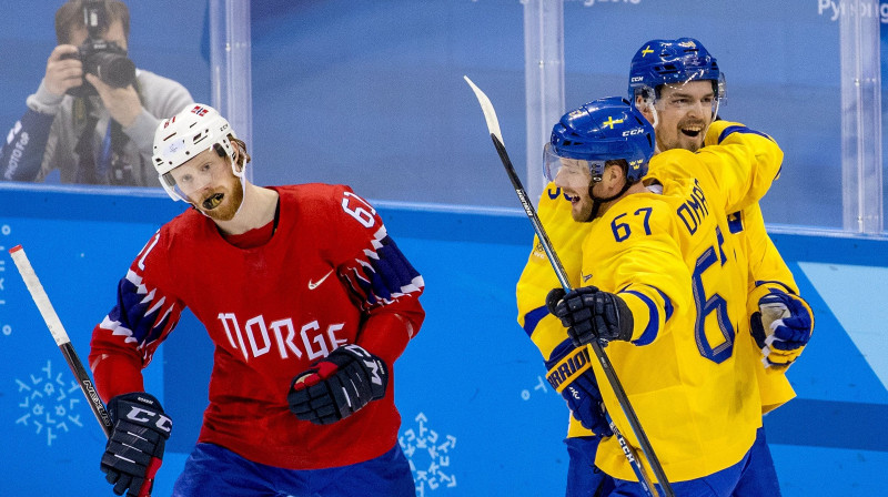 Līnuss Ūmarks un Antons Landers atzīmē vārtus
Foto: EPA/Scanpix