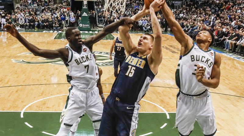 Tons Meikers, Nikolā Jokičs un Jannis Adetokunbo
Foto: AP / Scanpix