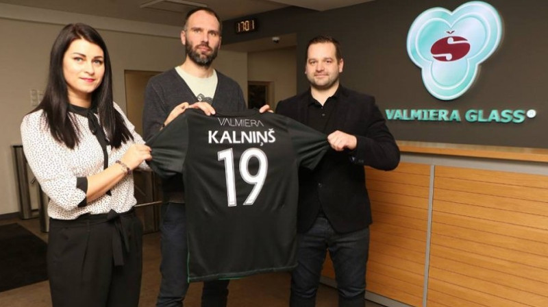 Gatis Kalniņš ar Valmieras komandas kreklu
Foto: Valmiera Glass ViA