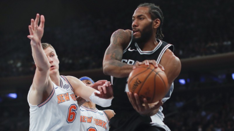 Kavai Lenards pret Kristapu Porziņģi
Foto: AP/Scanpix