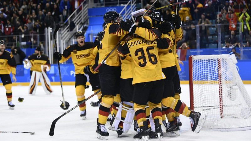 Vācijas izlases hokejisti līksmo
Foto: AFP/Scanpix